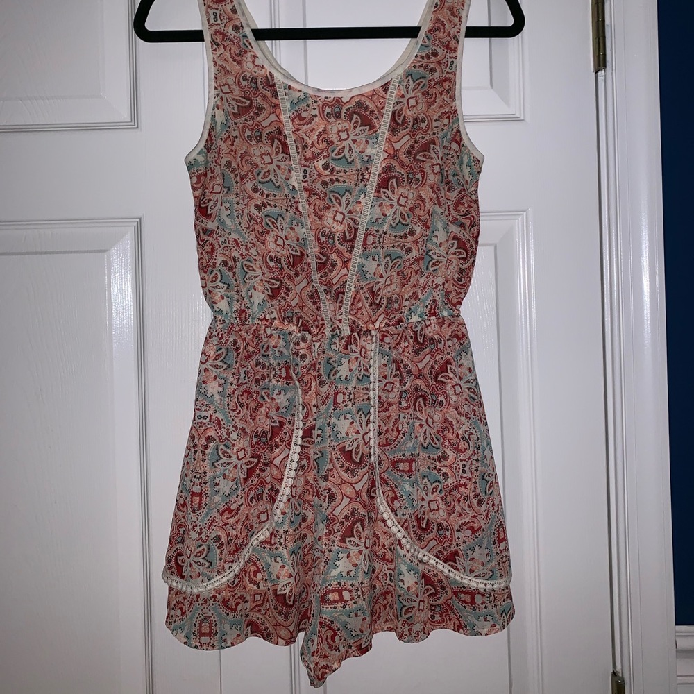 Sleeveless romper with pockets